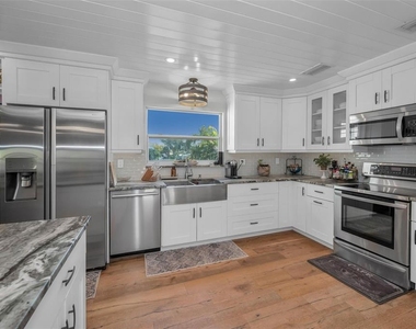 110 Carlyle Circle - Photo Thumbnail 13
