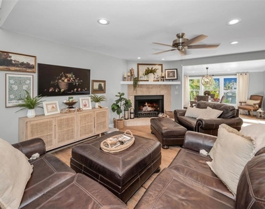 110 Carlyle Circle - Photo Thumbnail 9