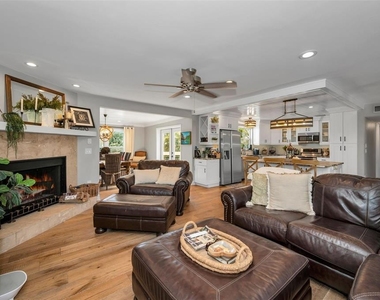 110 Carlyle Circle - Photo Thumbnail 10