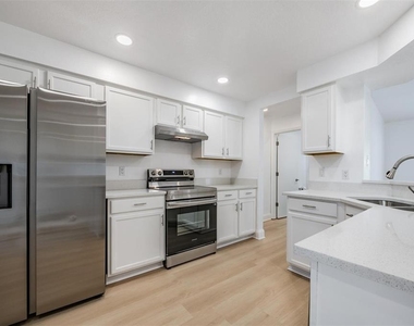 4208 Pine Isle Drive - Photo Thumbnail 7
