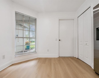 4208 Pine Isle Drive - Photo Thumbnail 6