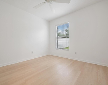 4208 Pine Isle Drive - Photo Thumbnail 22