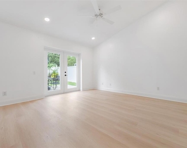 4208 Pine Isle Drive - Photo Thumbnail 11