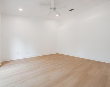 4208 Pine Isle Drive - Photo Thumbnail 15