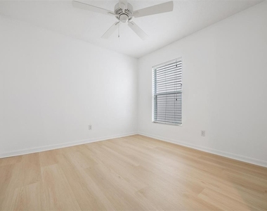 4208 Pine Isle Drive - Photo Thumbnail 19