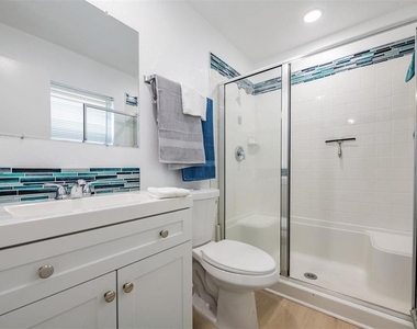 4208 Pine Isle Drive - Photo Thumbnail 18