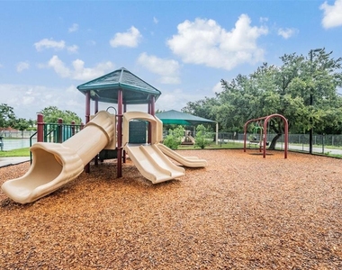 4208 Pine Isle Drive - Photo Thumbnail 34