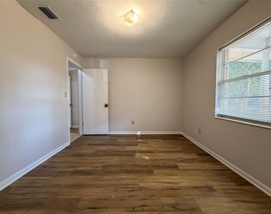 3146 Nw 46th Avenue - Photo Thumbnail 15