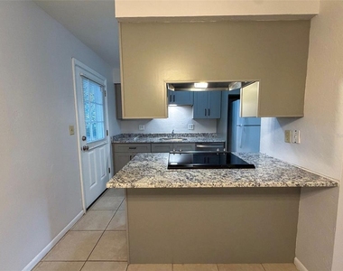 3146 Nw 46th Avenue - Photo Thumbnail 4