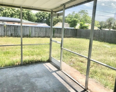 804 67th Avenue Terrace W - Photo Thumbnail 10