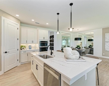 10016 Rembrandt Way - Photo Thumbnail 7