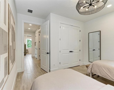 10016 Rembrandt Way - Photo Thumbnail 25