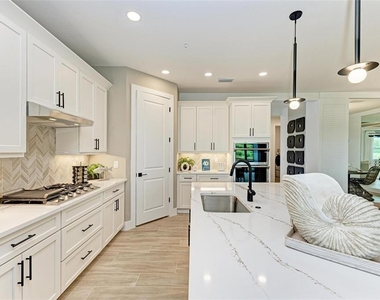 10016 Rembrandt Way - Photo Thumbnail 6