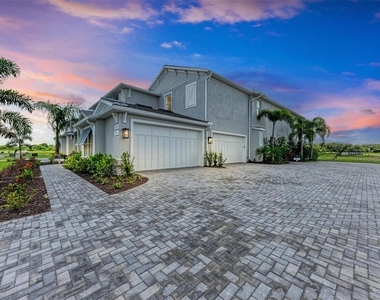 10016 Rembrandt Way - Photo Thumbnail 1