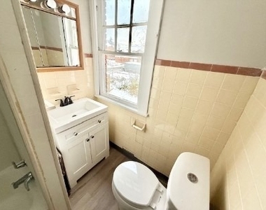 866 Vankirk St - Photo Thumbnail 6