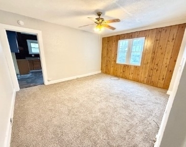 866 Vankirk St - Photo Thumbnail 2