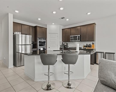 925 West Drive - Photo Thumbnail 3