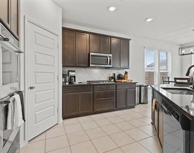 925 West Drive - Photo Thumbnail 2