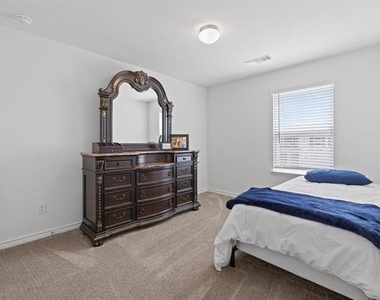 925 West Drive - Photo Thumbnail 11