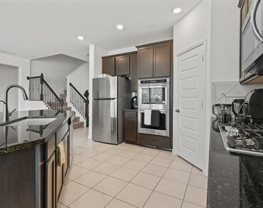 925 West Drive - Photo Thumbnail 1