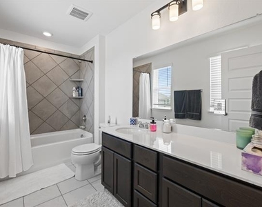 925 West Drive - Photo Thumbnail 9