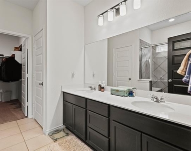 925 West Drive - Photo Thumbnail 7