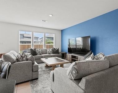 925 West Drive - Photo Thumbnail 5