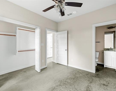 2290 W Tarleton Street - Photo Thumbnail 12