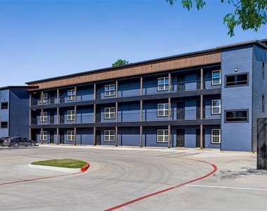 2290 W Tarleton Street - Photo Thumbnail 13