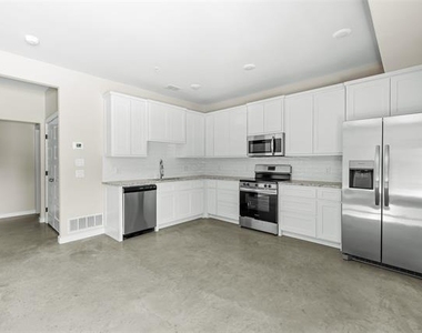2290 W Tarleton Street - Photo Thumbnail 4