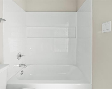 2290 W Tarleton Street - Photo Thumbnail 10