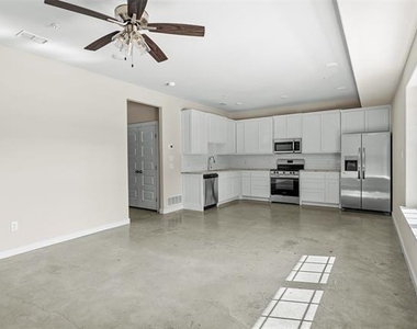 2290 W Tarleton Street - Photo Thumbnail 1