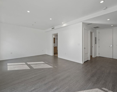 5800 Harold Way - Photo Thumbnail 3