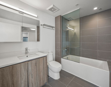 5800 Harold Way - Photo Thumbnail 4