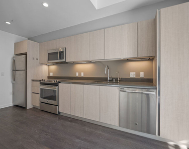 5800 Harold Way - Photo Thumbnail 2