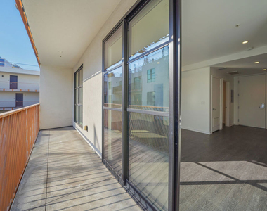 5800 Harold Way - Photo Thumbnail 8