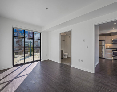 5800 Harold Way - Photo Thumbnail 15