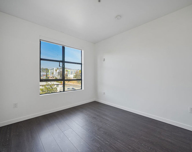5800 Harold Way - Photo Thumbnail 8