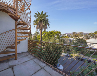5800 Harold Way - Photo Thumbnail 5