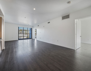 5800 Harold Way - Photo Thumbnail 3