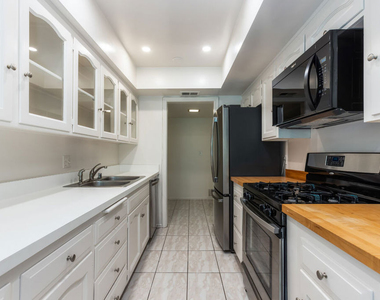 6732 Hillpark Drive - Photo Thumbnail 3