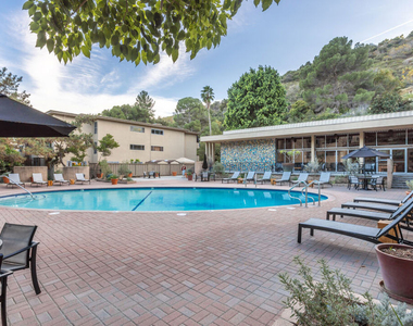 6732 Hillpark Drive - Photo Thumbnail 18