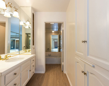 6732 Hillpark Drive - Photo Thumbnail 10