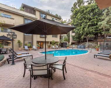 6732 Hillpark Drive - Photo Thumbnail 17