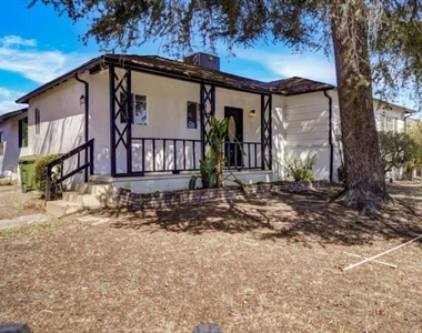 6633 Belmar Avenue - Photo Thumbnail 2