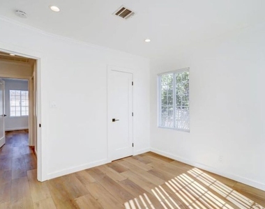 6633 Belmar Avenue - Photo Thumbnail 10