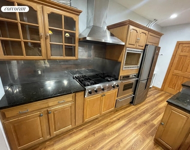 334 Locust Street - Photo Thumbnail 7