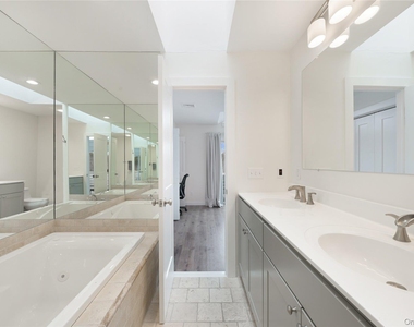 34 Montauk Highway - Photo Thumbnail 12