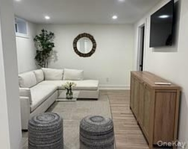 4 Carriage Lane - Photo Thumbnail 32