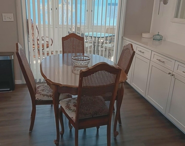 621 Hyacinth Circle E - Photo Thumbnail 7